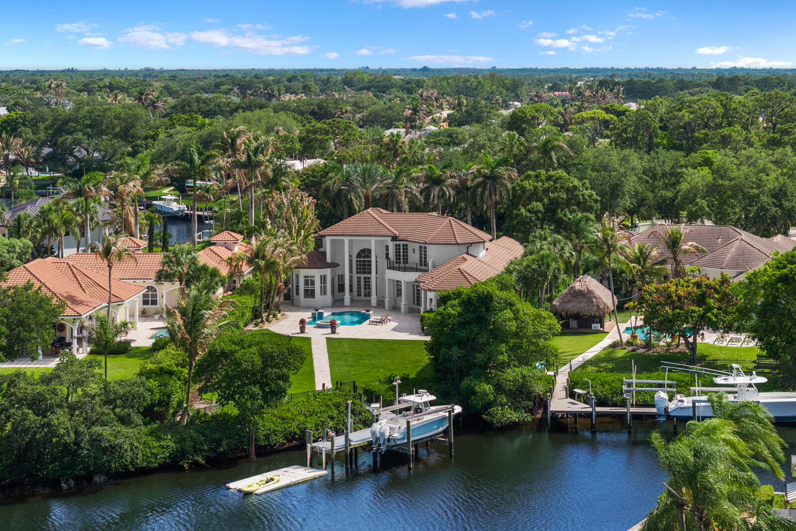 8709 SE Compass Island Way, Jupiter, FL, 33458/$5,500,000 2 8709 SE Compass Island Way