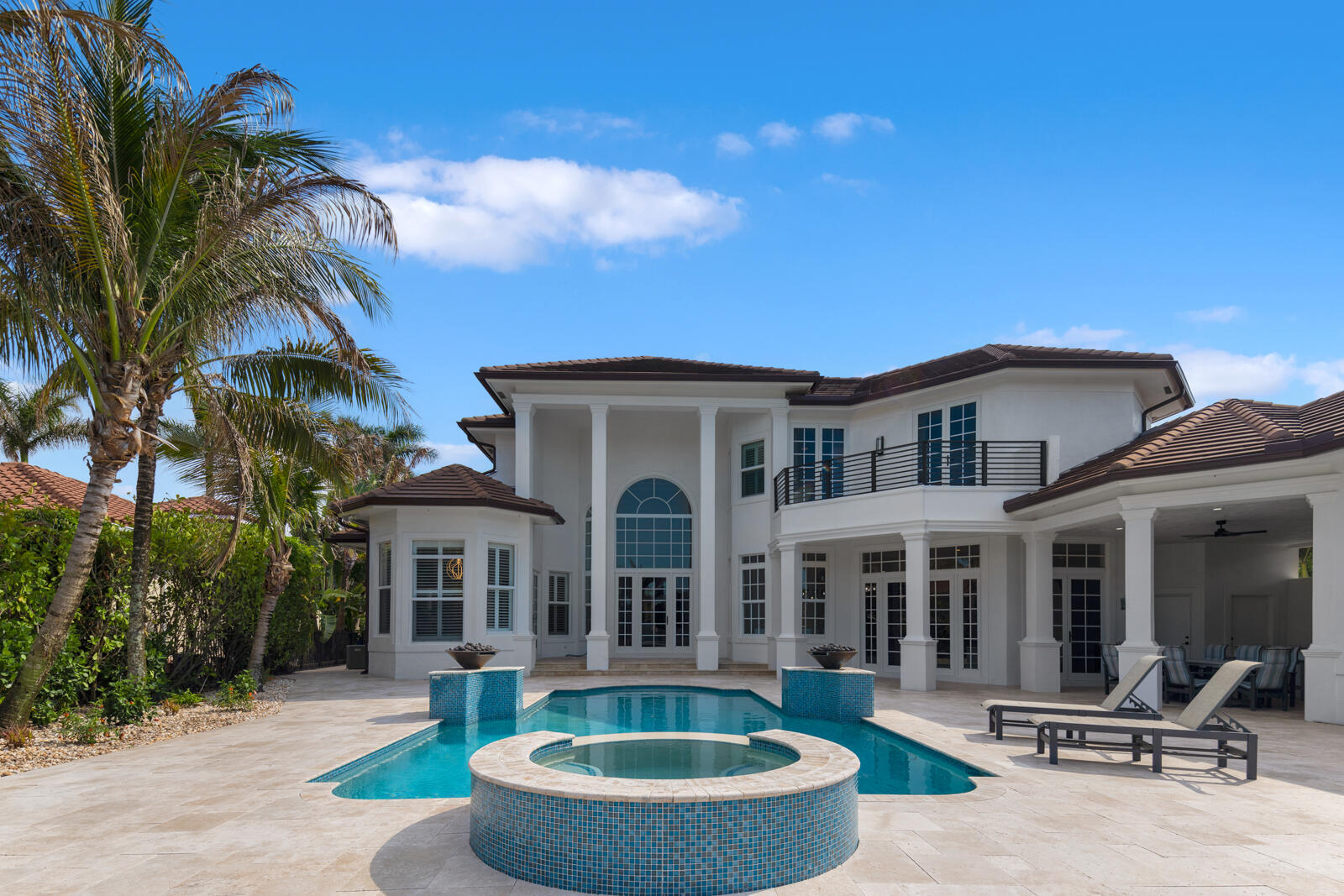8709 SE Compass Island Way, Jupiter, FL, 33458/$5,500,000 4 8709 SE Compass Island Way