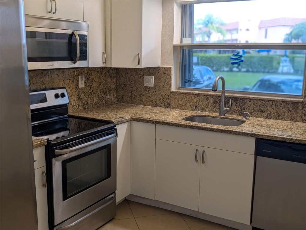 Sunrise Lakes 3 - Residential