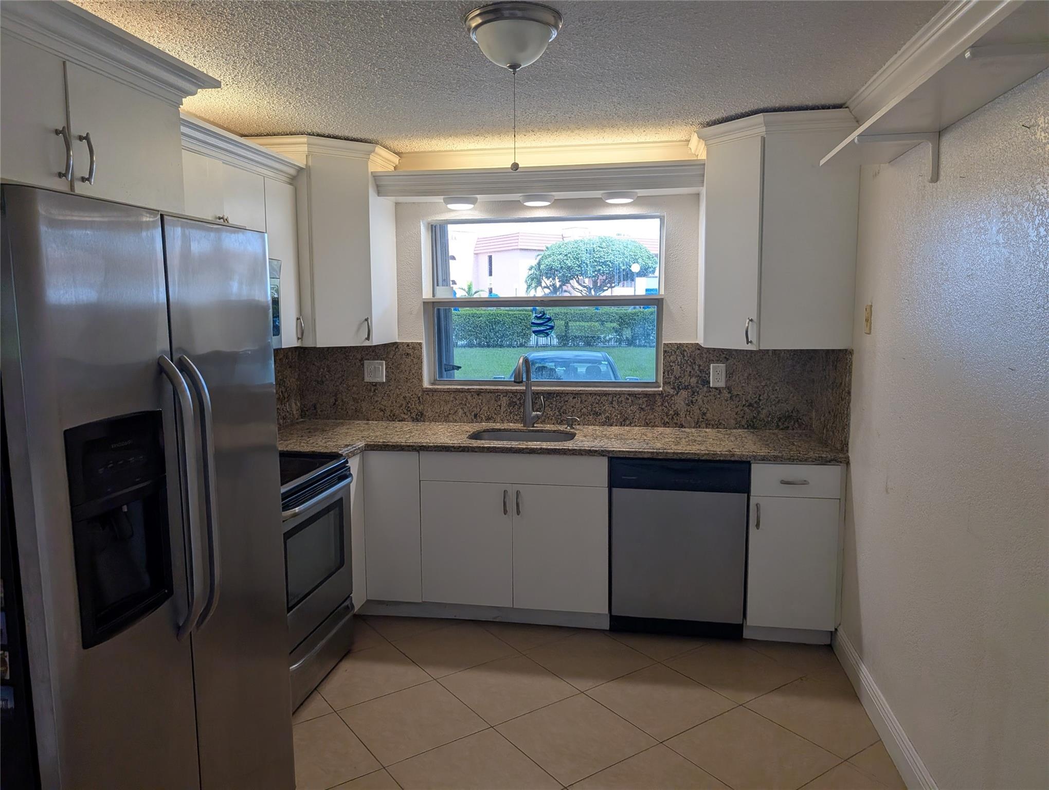 9561 Sunrise Lakes Blvd 109