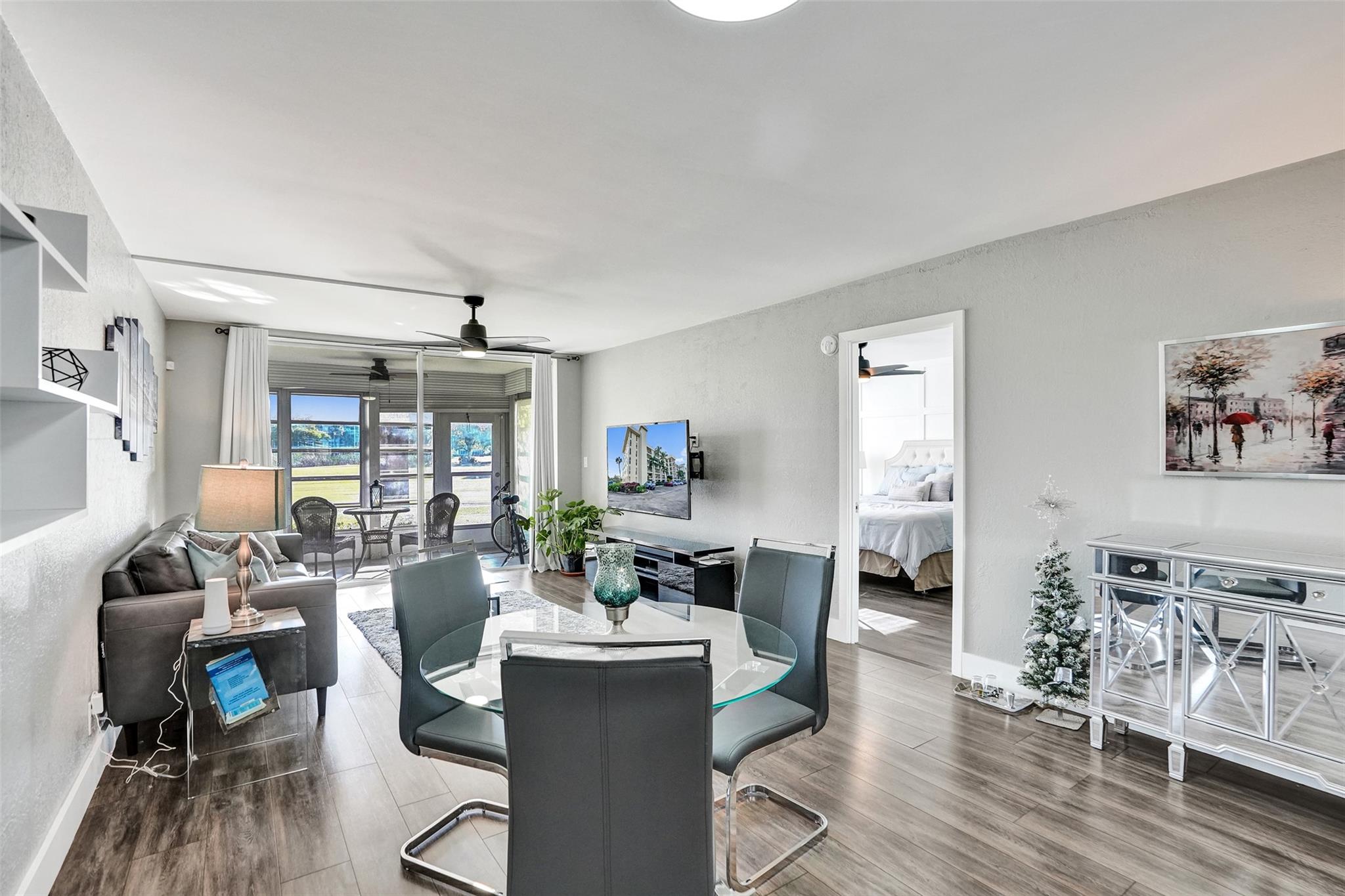 PALM-AIRE COUNTRY CLUB - Residential