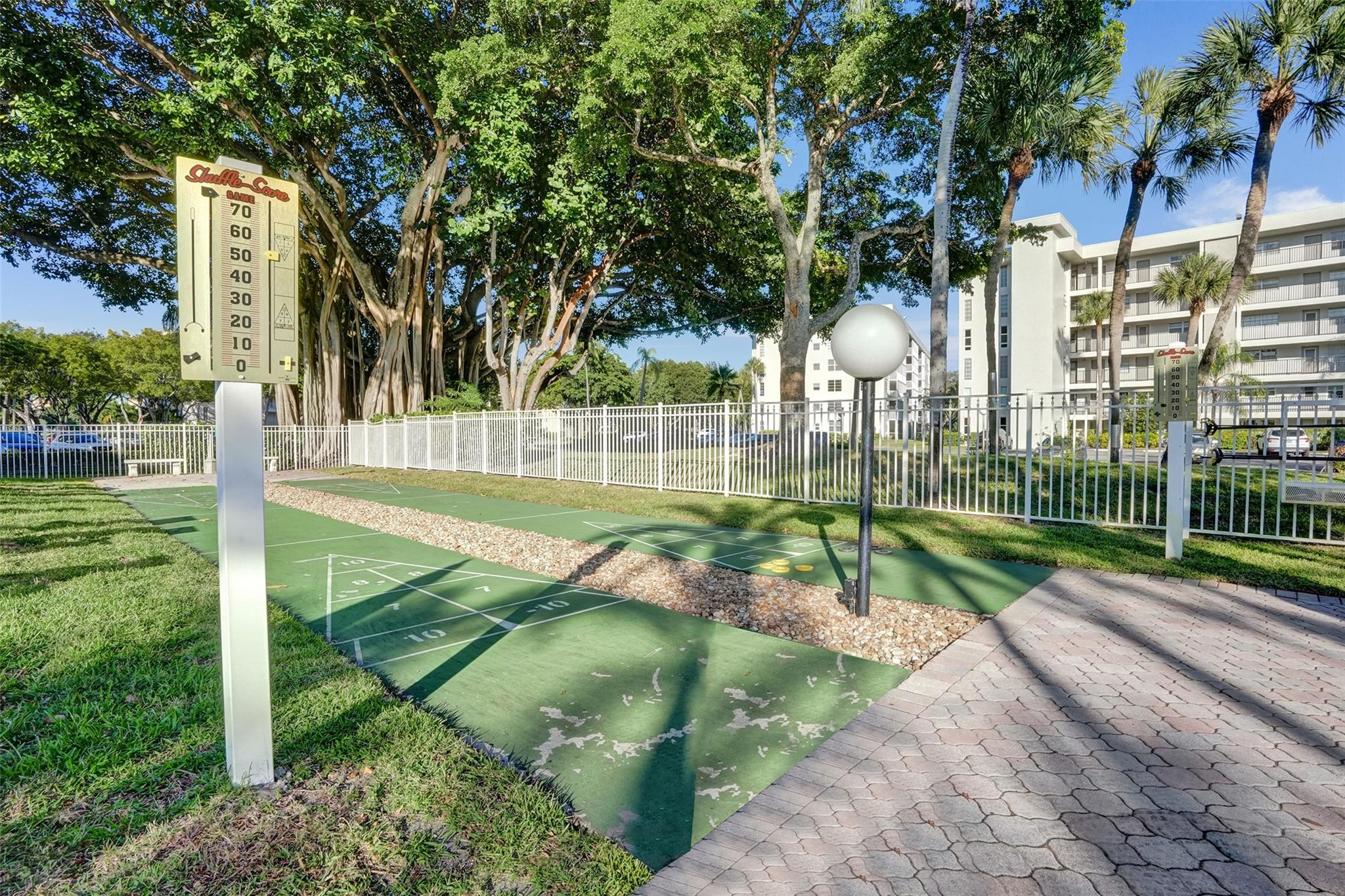 PALM-AIRE COUNTRY CLUB - Residential