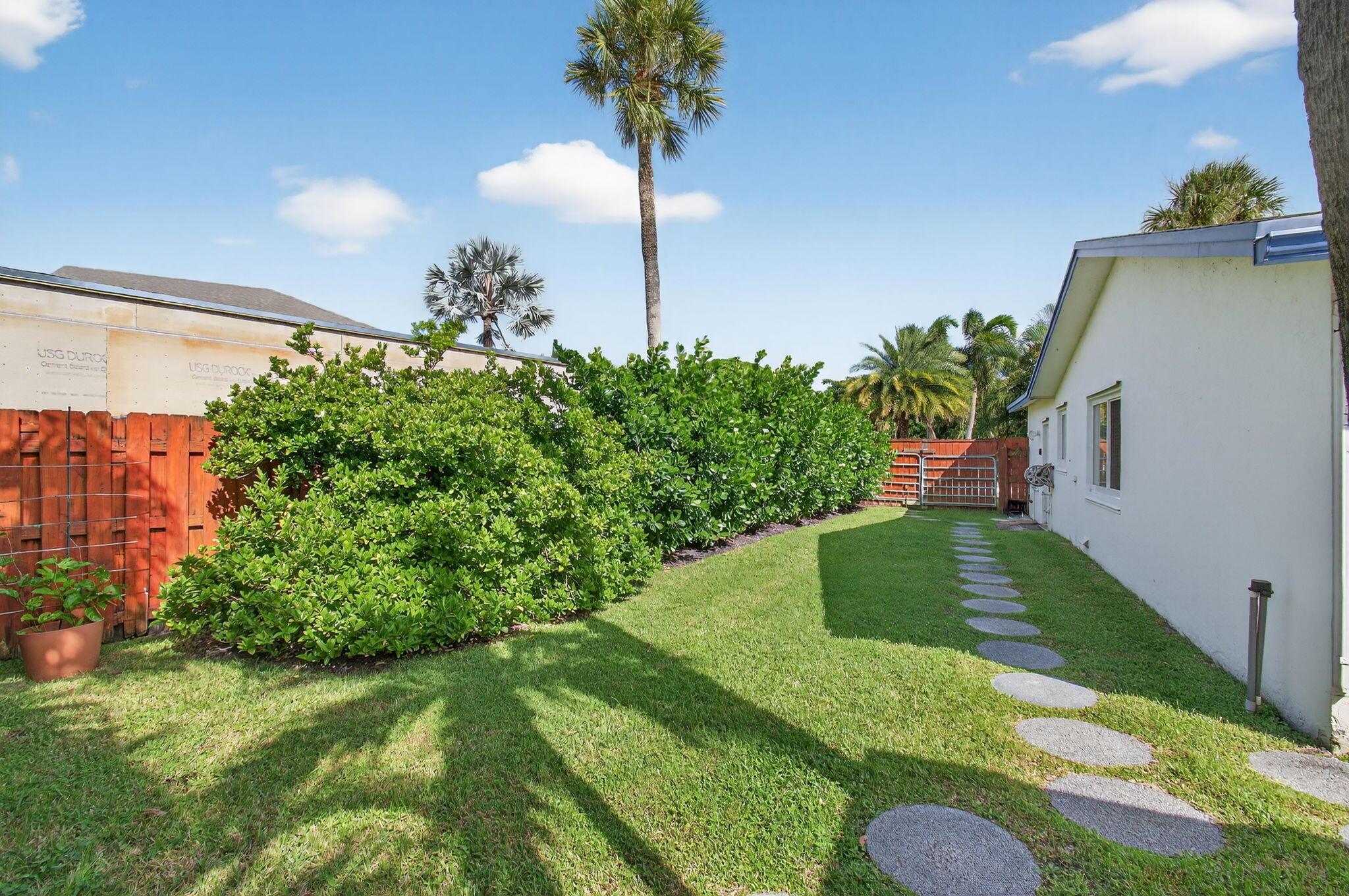 TROPIC PALMS 1 - Residential Lease