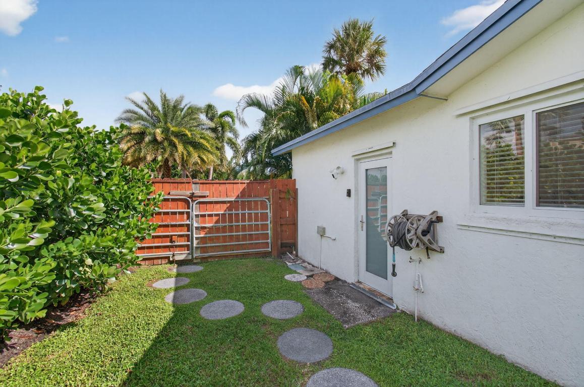 TROPIC PALMS 1 - Residential Lease