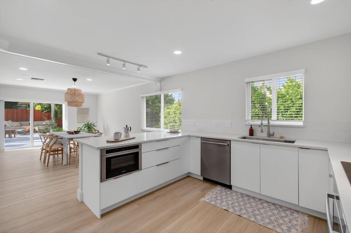 TROPIC PALMS 1 - Residential Lease