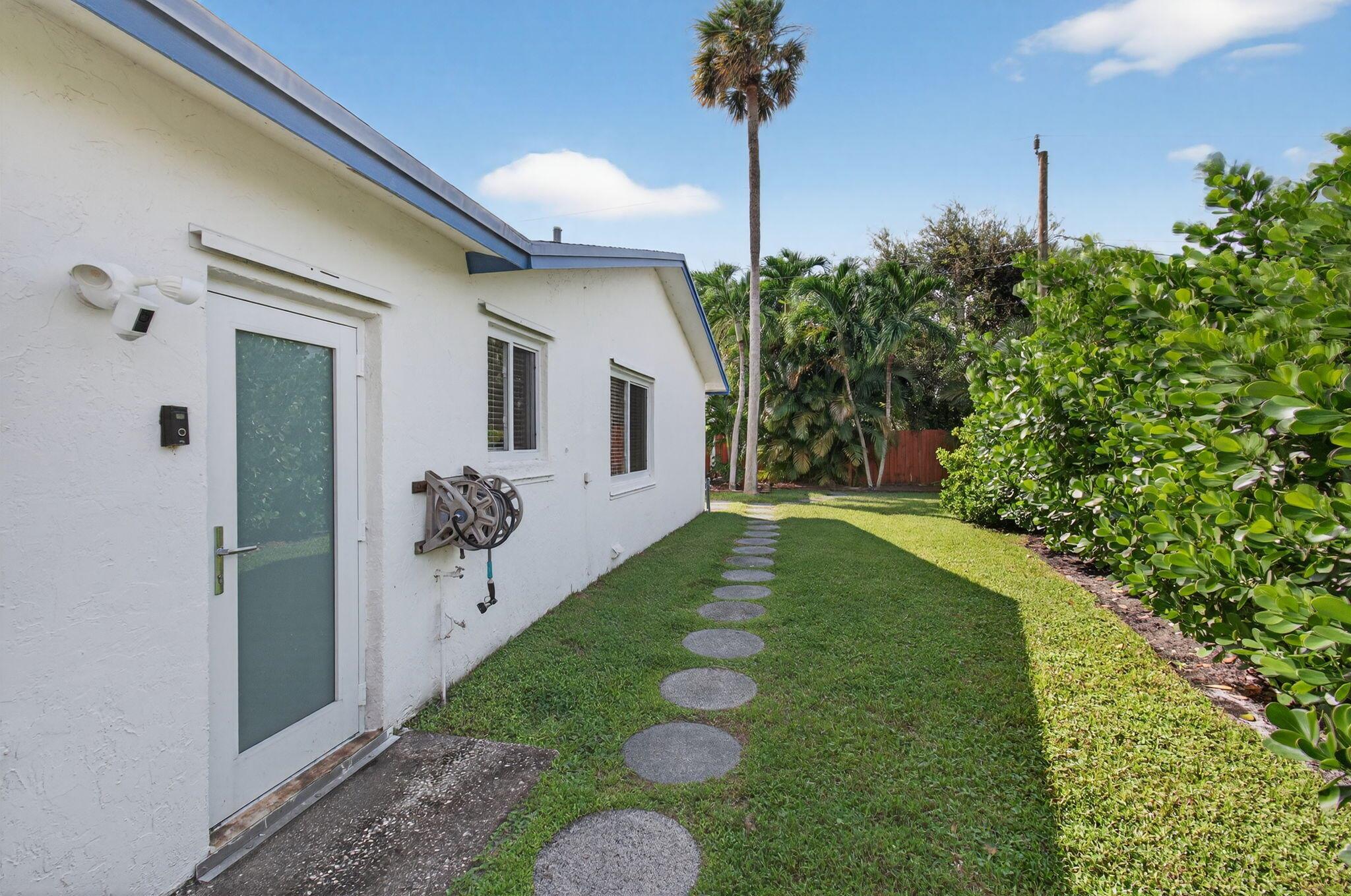 TROPIC PALMS 1 - Residential Lease