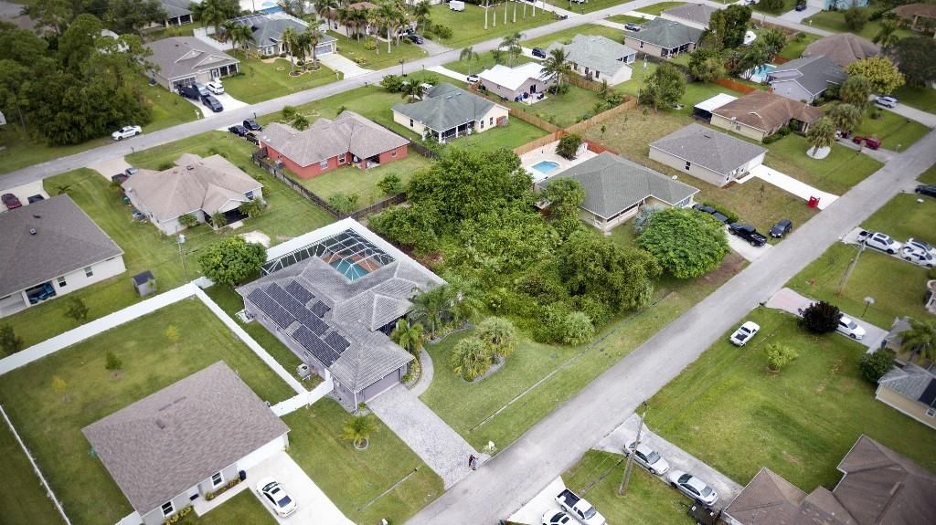 Photo of 1950 SW Lennox St, Saint Lucie Village, FL 34953 (MLS # F10307442)