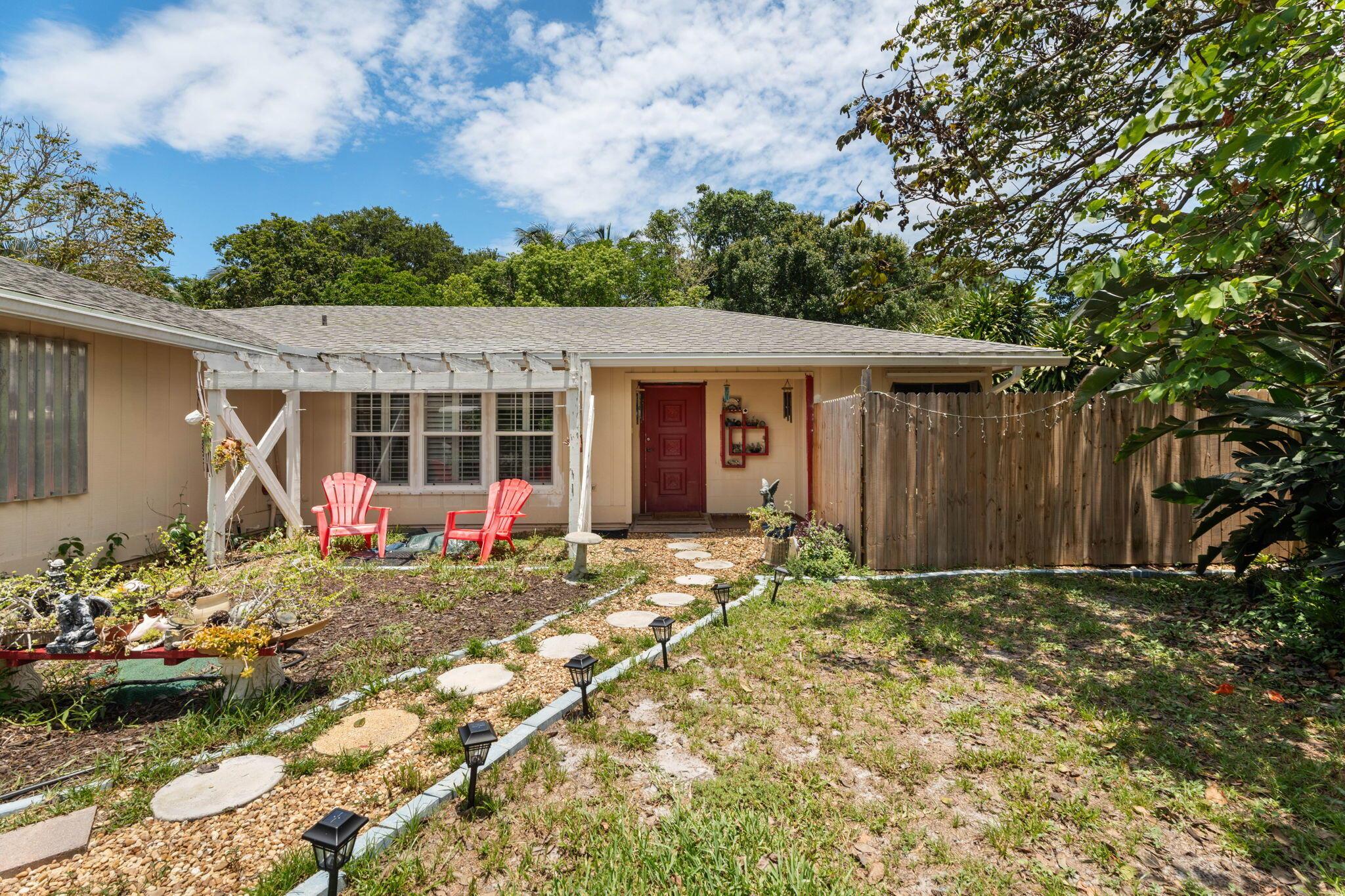 4981 SE Pompano Terrace