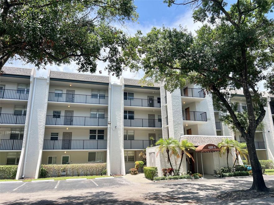 Absolutely beautifully remodeled 2 bedroom/2 bath condo located in highly desirable Pine Island Ridge community. This unit features remodeled open kitchen w/granite countertops, stainless steel appliances, coffee bar plus ample cabinets & counter space. Open living space which leads to tiled & screened patio offering beautiful lake views. Guest room w/direct access to Jack & Jill bathroom. Both guest & master bathrooms have been updated w/granite countertops. Lg master bedroom featuring walk-in closet. Tile & Laminate flooring throughout (no carpet). Freshly painted. Custom blinds. No popcorn ceilings. Reverse osmosis water system. Cable & Water included w/maintenance. Great community offering golf, tennis, pickleball, 4 community pools, 2 restaurants, 2 ballrooms, basketball & more.