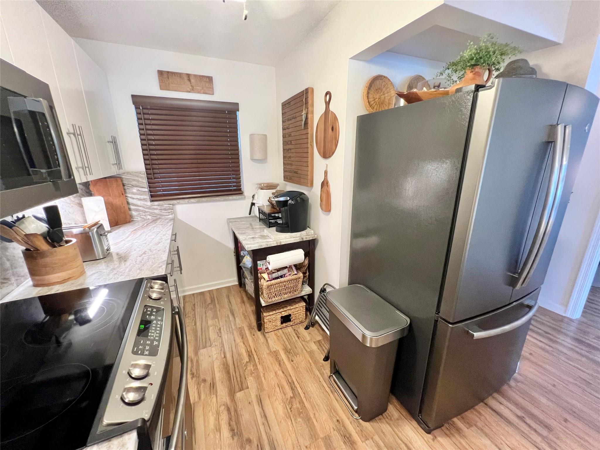9235 Lagoon Pl 204