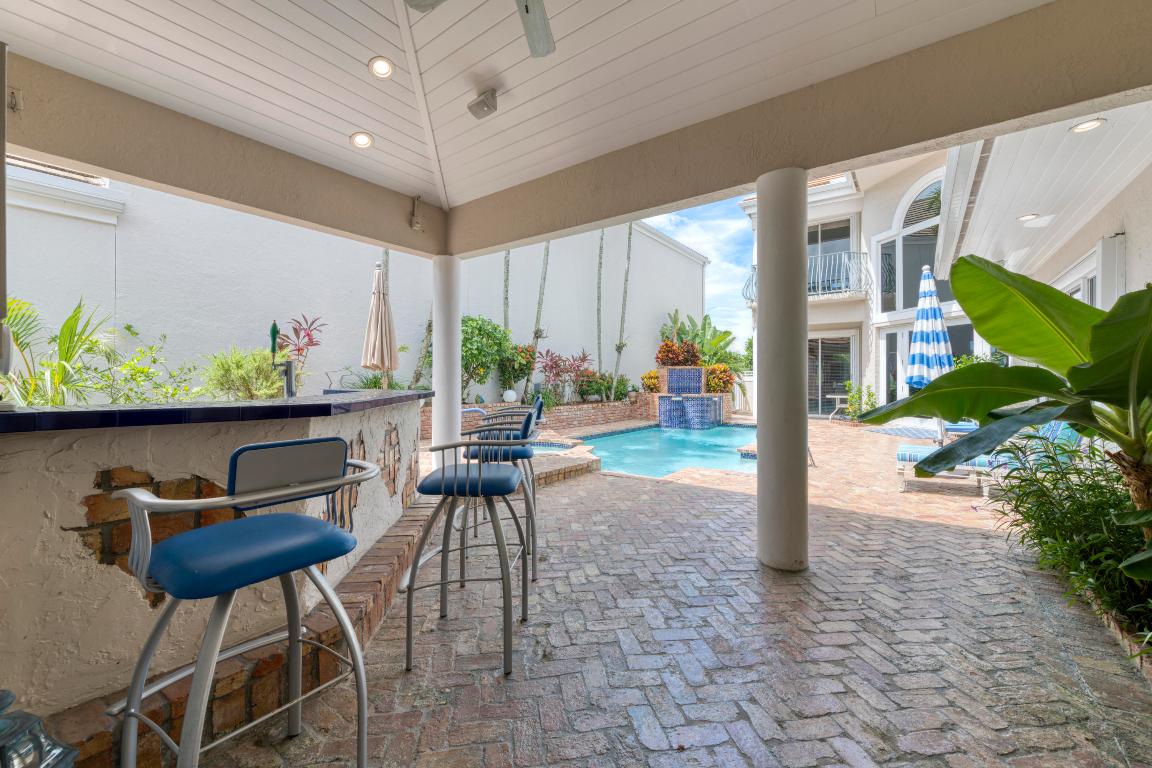 COURTYARD CAY AT OAK HARBOUR - Residential