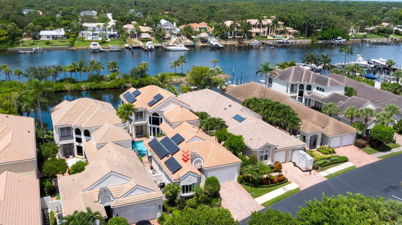 COURTYARD CAY AT OAK HARBOUR - Residential