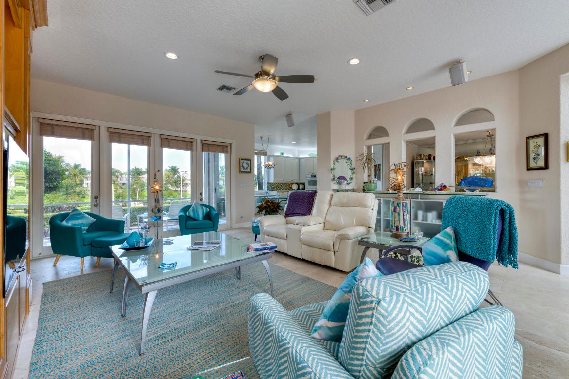 COURTYARD CAY AT OAK HARBOUR - Residential