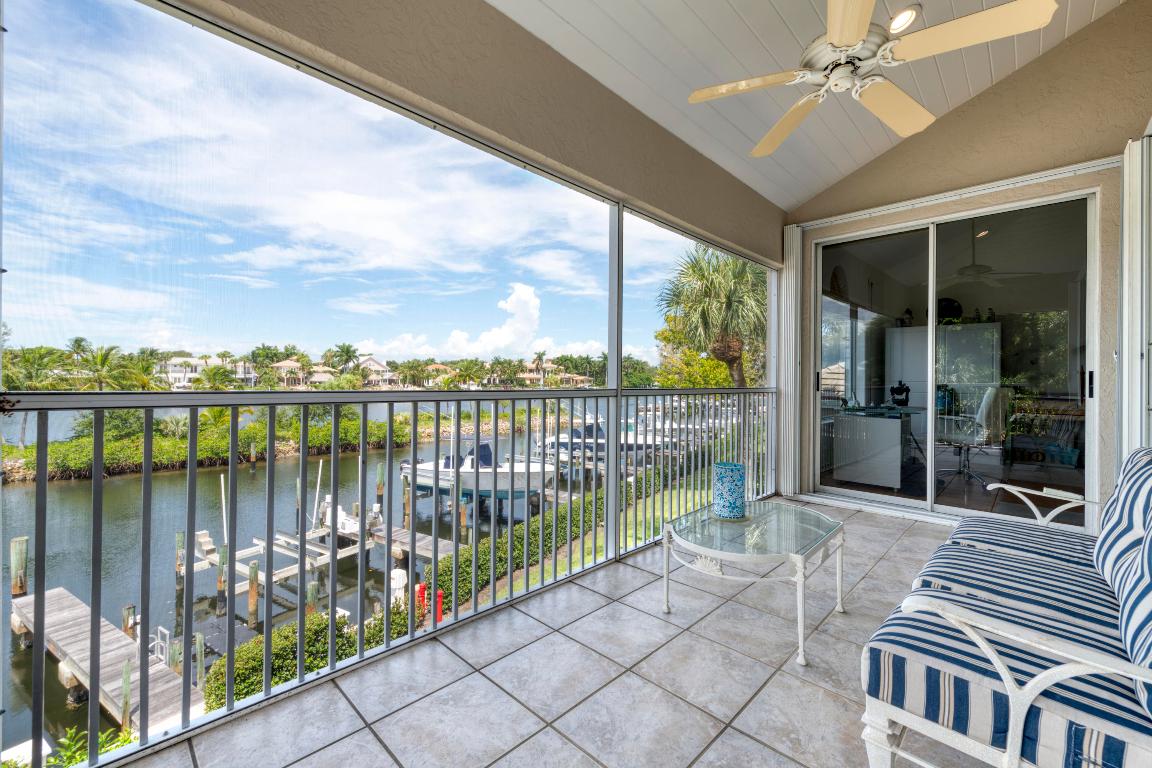 COURTYARD CAY AT OAK HARBOUR - Residential