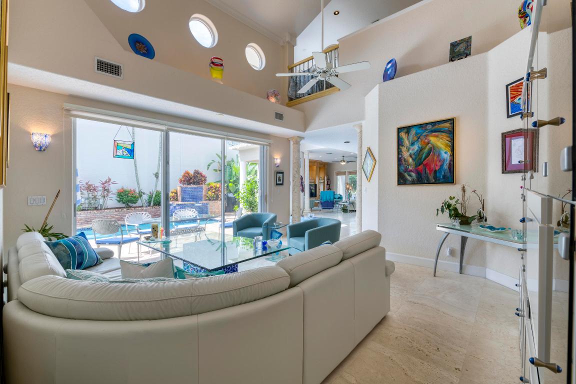 COURTYARD CAY AT OAK HARBOUR - Residential