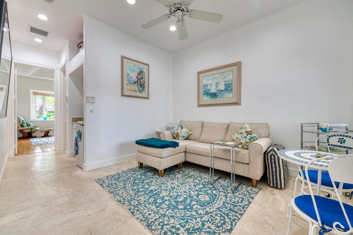 COURTYARD CAY AT OAK HARBOUR - Residential