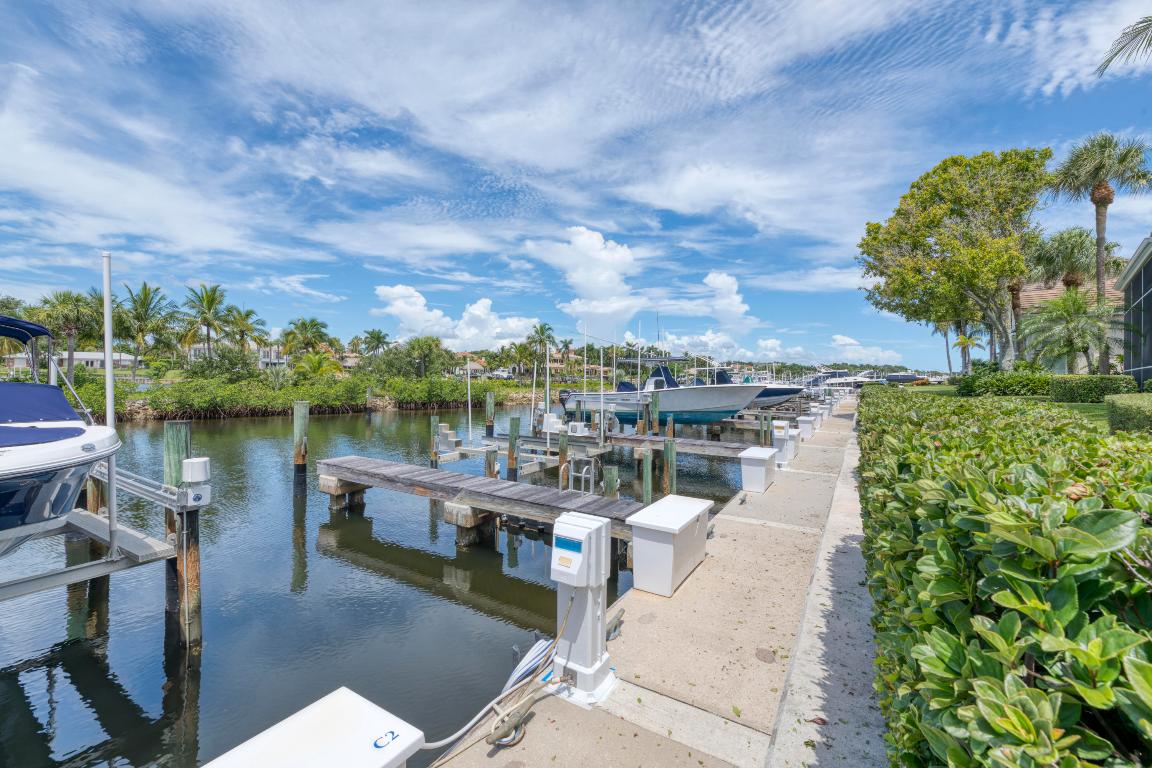 COURTYARD CAY AT OAK HARBOUR - Residential