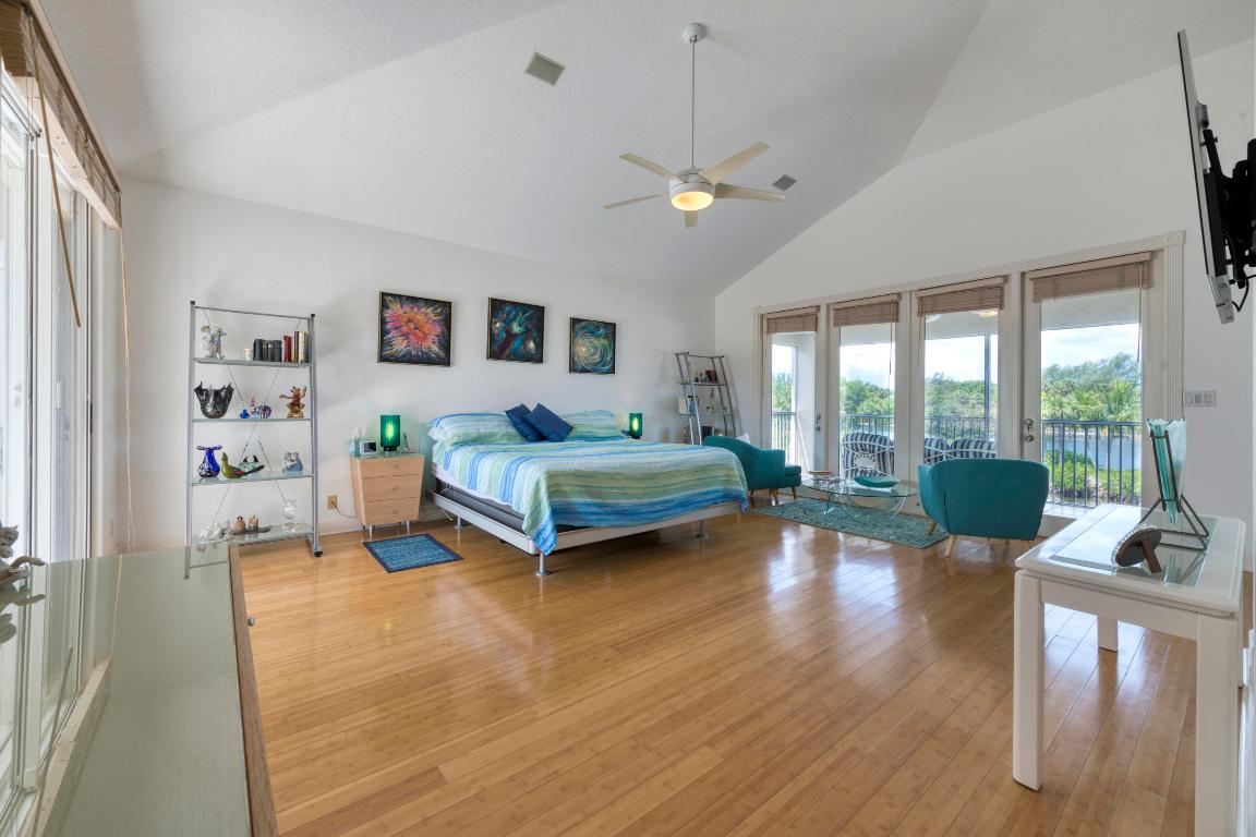 COURTYARD CAY AT OAK HARBOUR - Residential