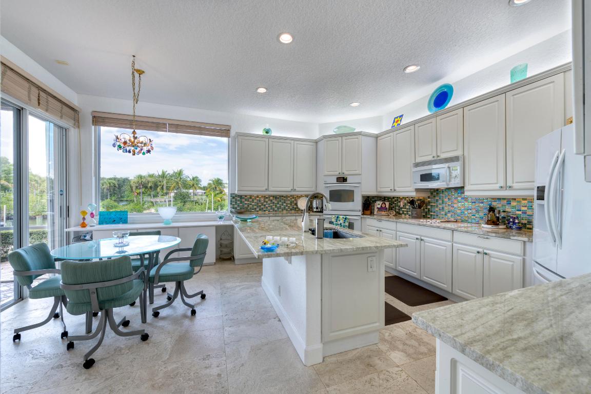 COURTYARD CAY AT OAK HARBOUR - Residential