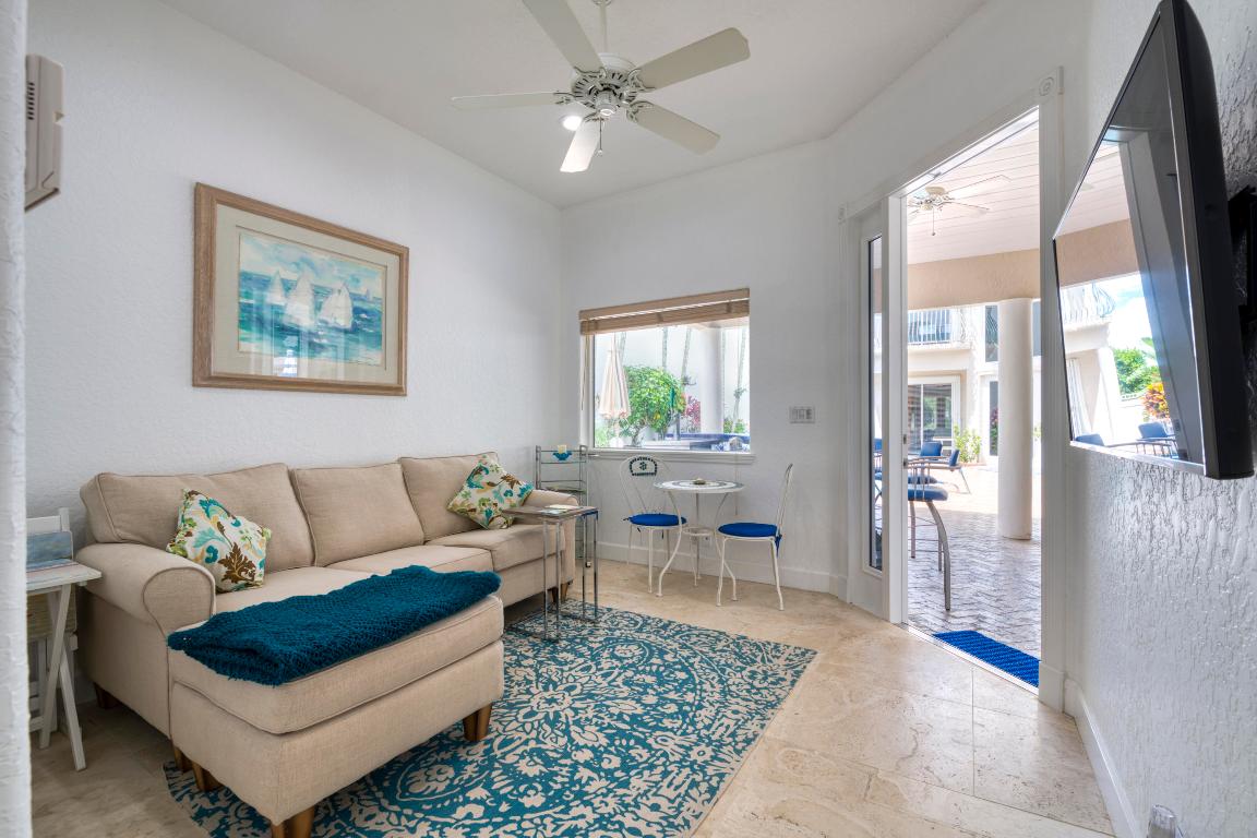 COURTYARD CAY AT OAK HARBOUR - Residential