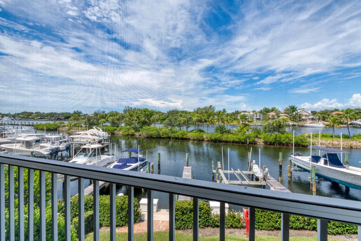 COURTYARD CAY AT OAK HARBOUR - Residential