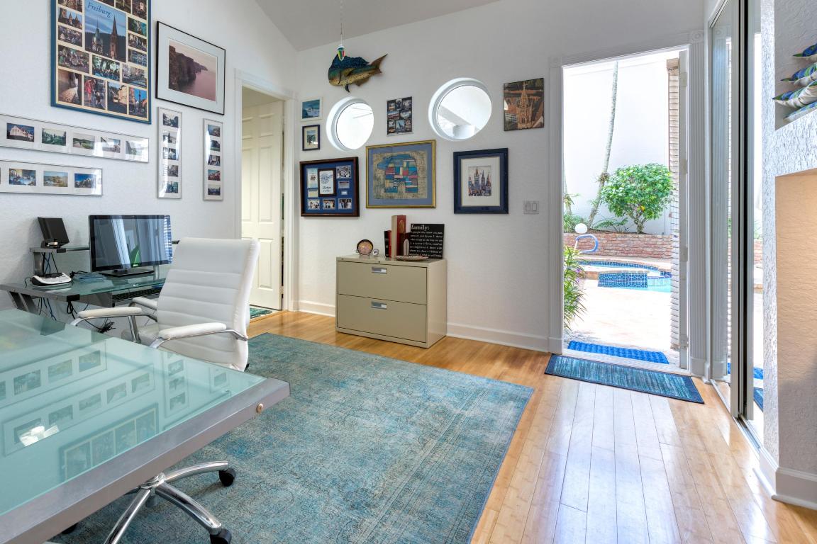 COURTYARD CAY AT OAK HARBOUR - Residential