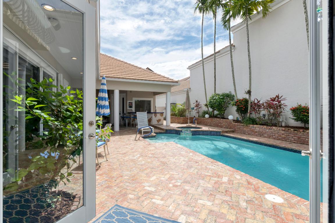 COURTYARD CAY AT OAK HARBOUR - Residential