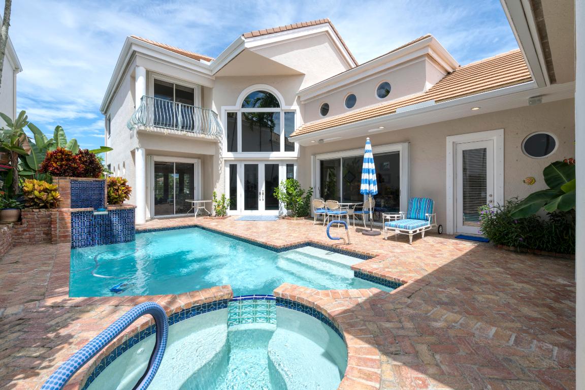 COURTYARD CAY AT OAK HARBOUR - Residential