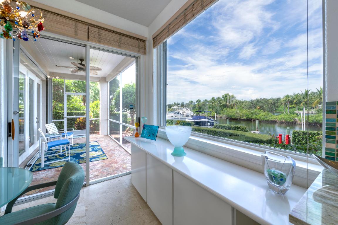 COURTYARD CAY AT OAK HARBOUR - Residential