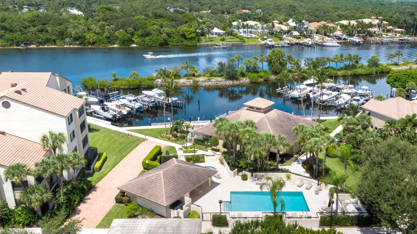 COURTYARD CAY AT OAK HARBOUR - Residential