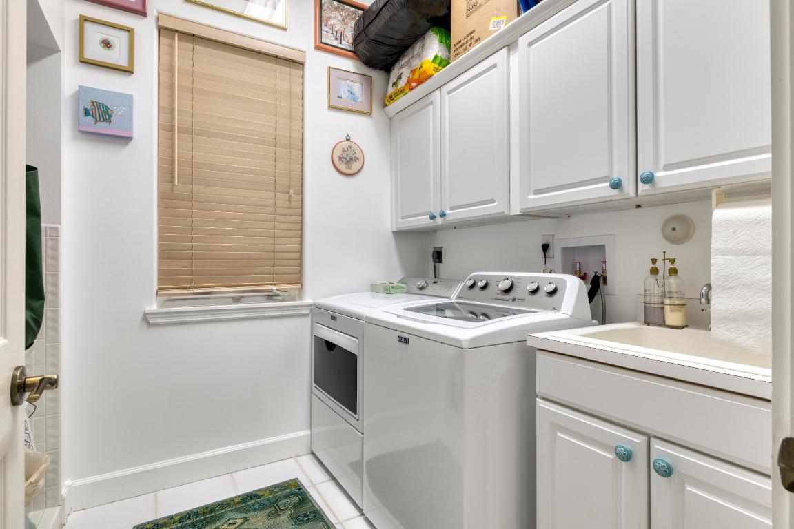 COURTYARD CAY AT OAK HARBOUR - Residential