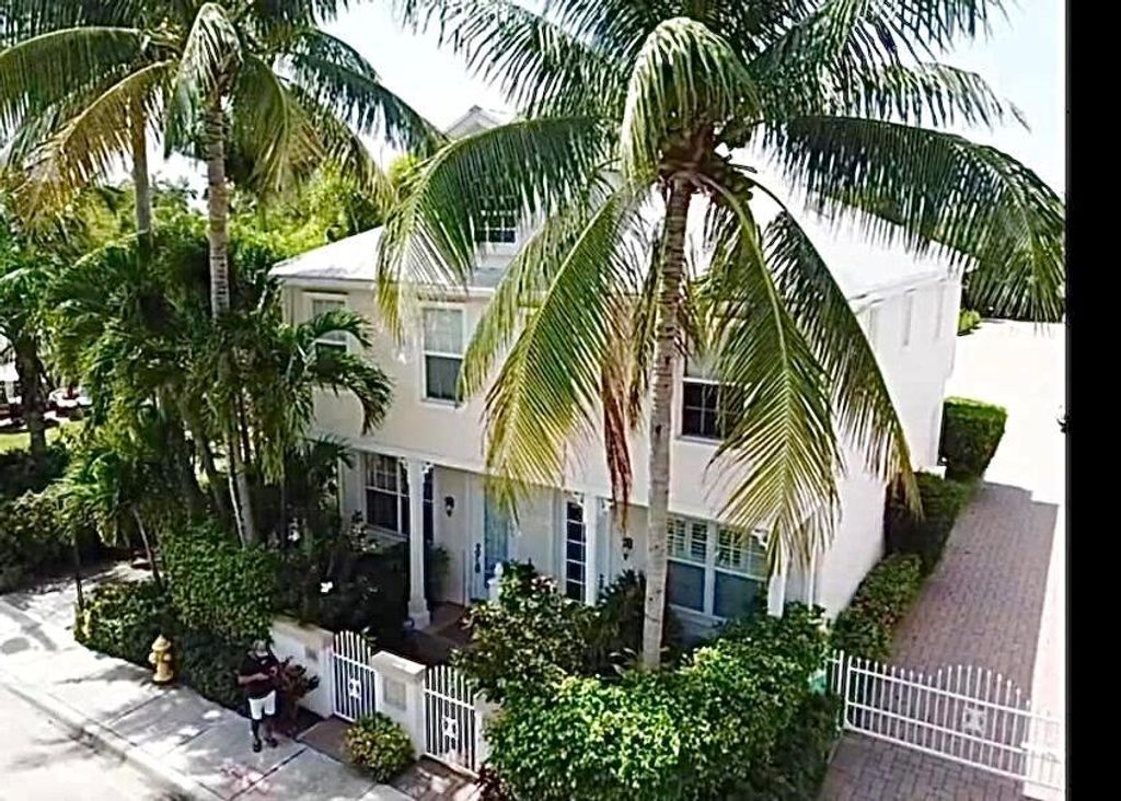 Photo of 602 S Federal Highway #16, Lake Worth Beach, FL 33460 (MLS # R11105708)