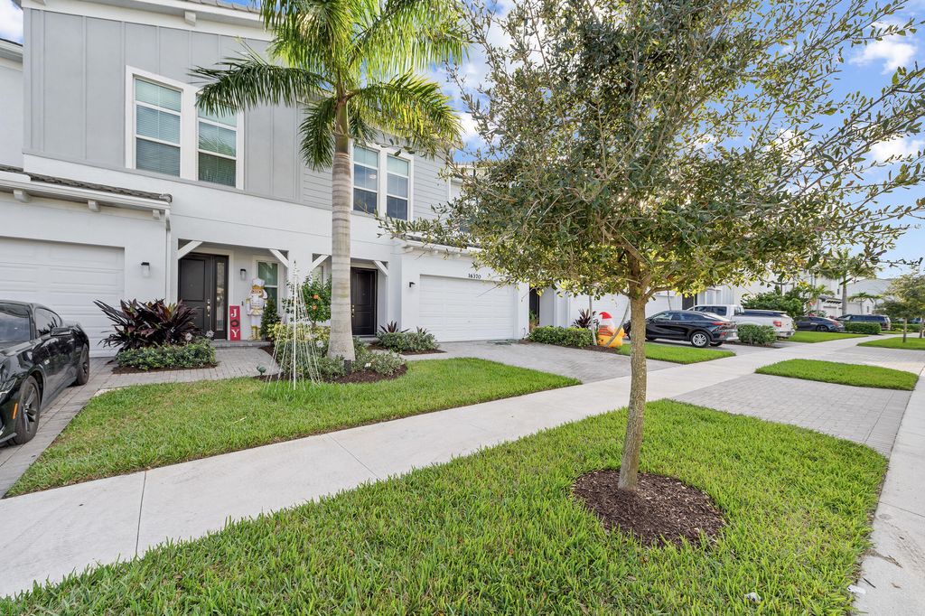Photo of 16370 Oakview Drive, Westlake, FL 33470 (MLS # B26005366)