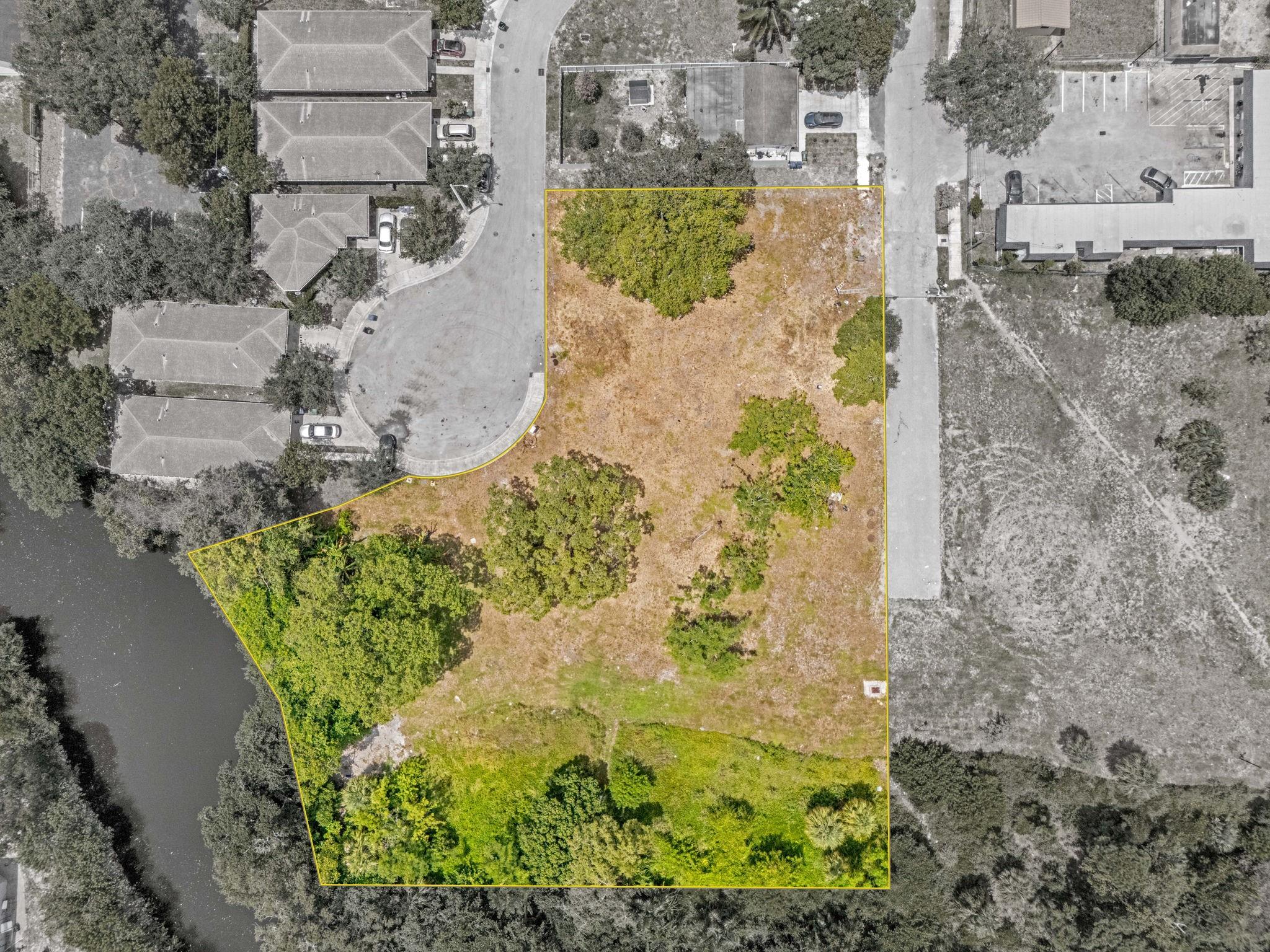 A BUILDER'S DREAM ! Rare assemblage opportunity in Fort Lauderdale ! Five adjacent lots comprised to a total 35,600 SF (0.82 AC)- just a little under 1 ACRE. Offered as a contiguous package for $750,000. ZONED RM-10. All have separate folios, with potential to subdivide one lot for a total of 6 buildable parcels. Located on a quiet cul-de-sac with one parcel fronting the river and rear paved road allowing additional ingress/egress. Build up to 9 townhomes or up to 8 single family homes. Lot features - CUL DE SAC and one of the lots on the river... Build it's own community. Area is rapidly transforming with massive demand for new homes. New construction homes selling in the low $500k TO 550k. Unique opportunity in a trendsetting neighbor! Excellent potential ROI after project completion