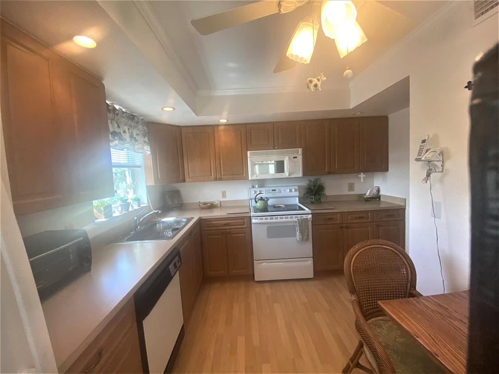 COLONIAL CLUB CONDO SEC 2 - Residential