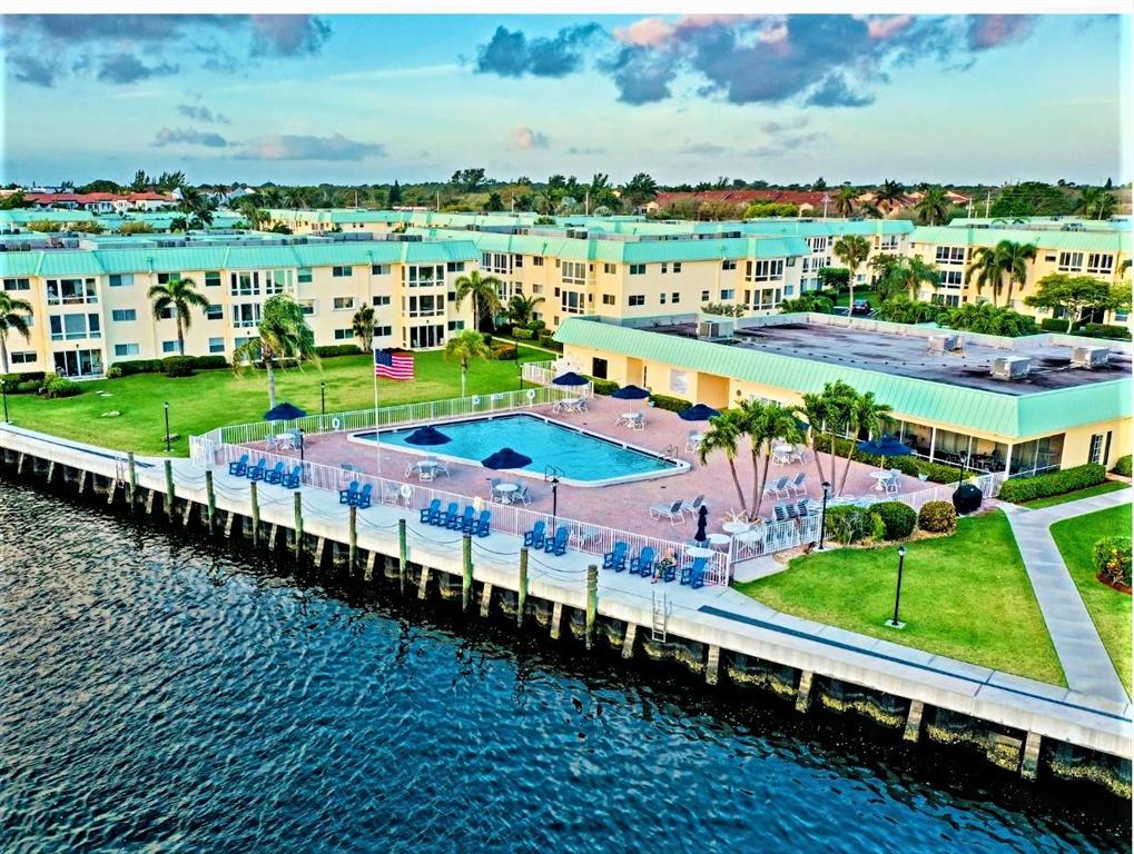 COLONIAL CLUB CONDO SEC 2 - Residential