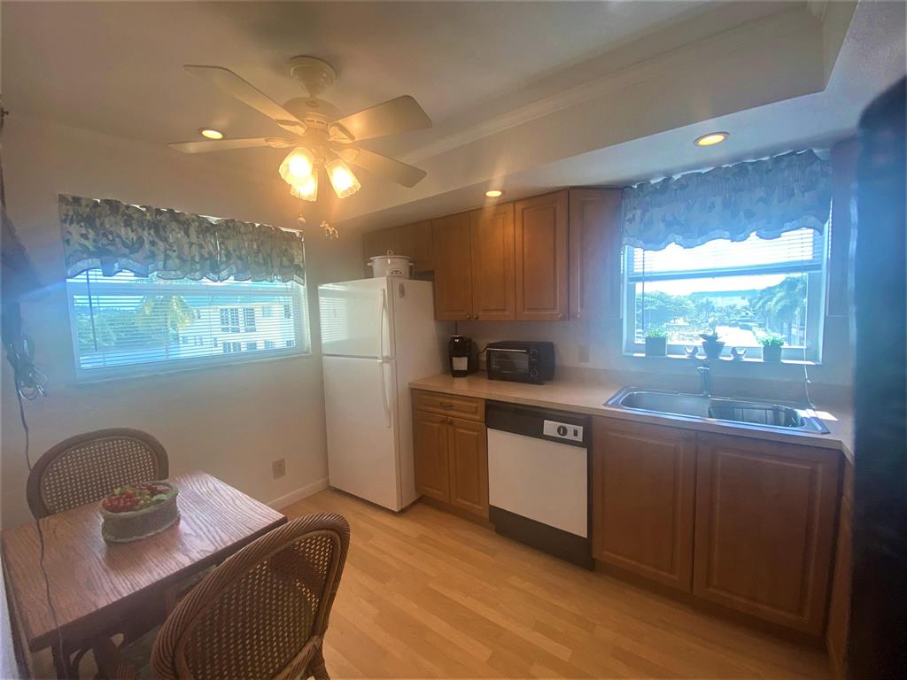 COLONIAL CLUB CONDO SEC 2 - Residential