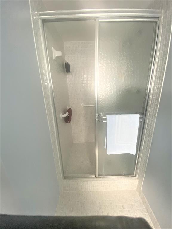 COLONIAL CLUB CONDO SEC 2 - Residential