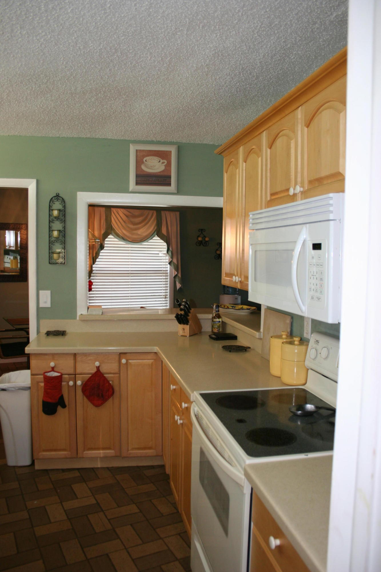 VILLAGE OAKS CONDO - Residential