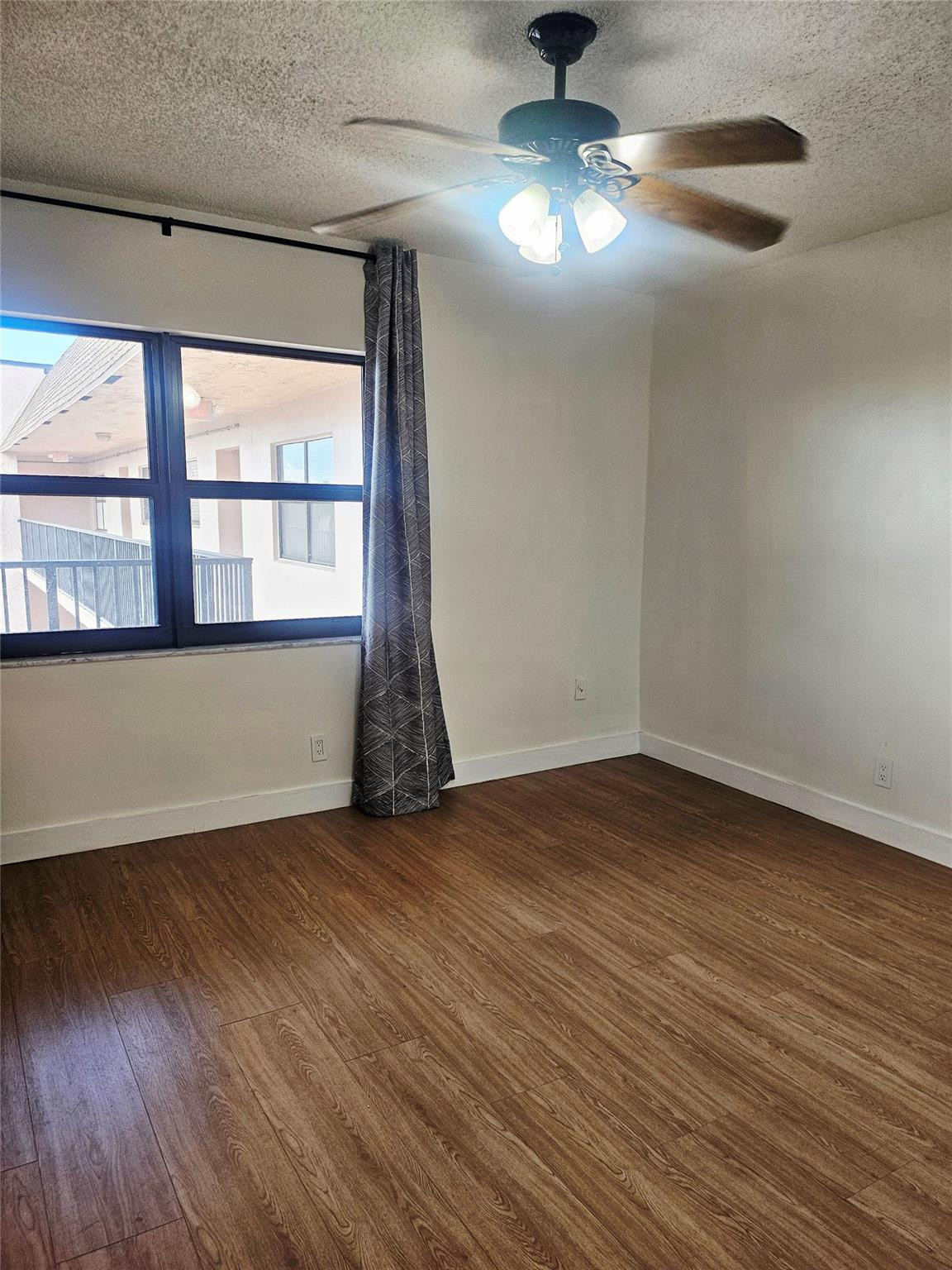 SUNRISE LAKES - Residential