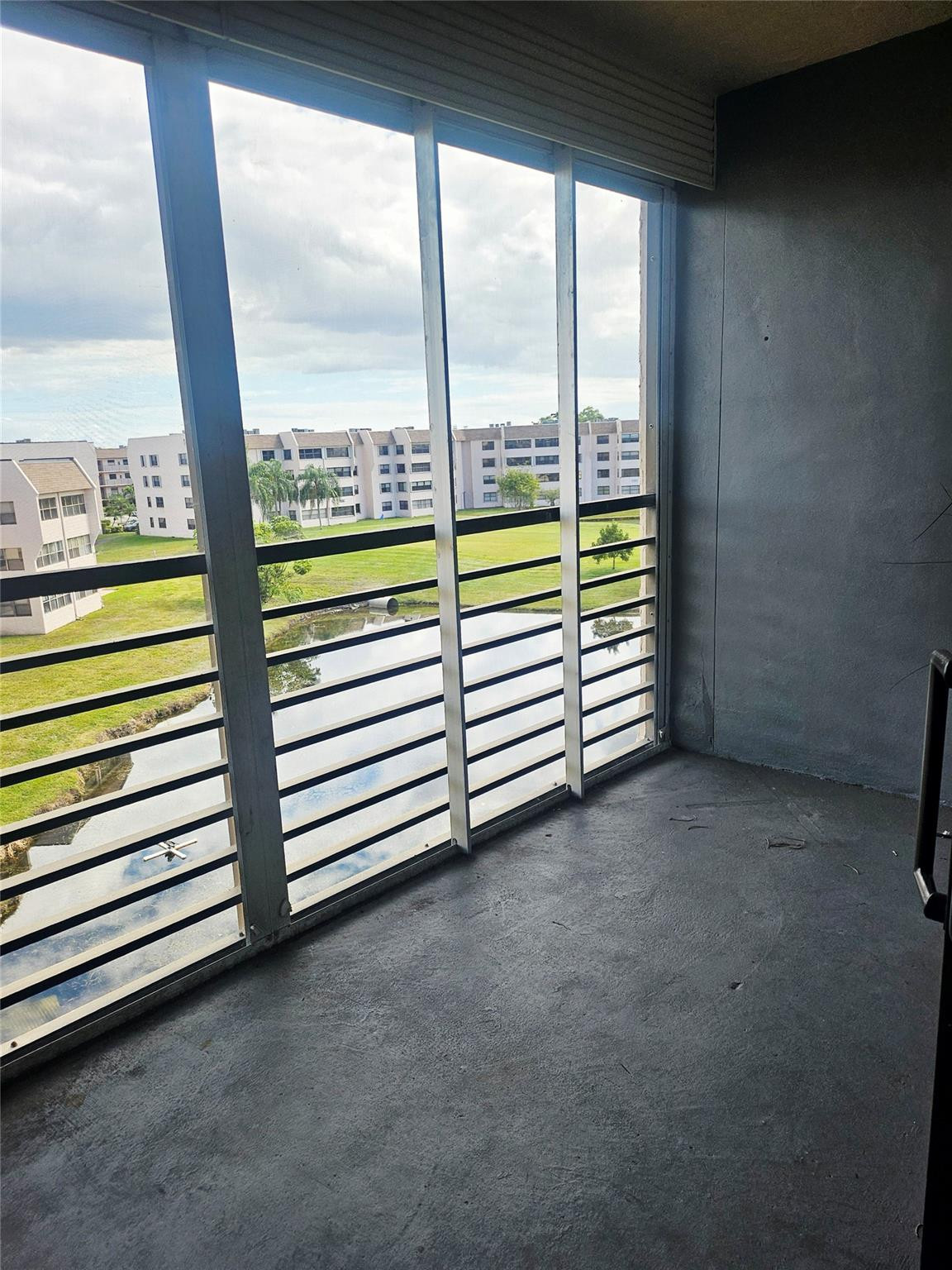 SUNRISE LAKES - Residential