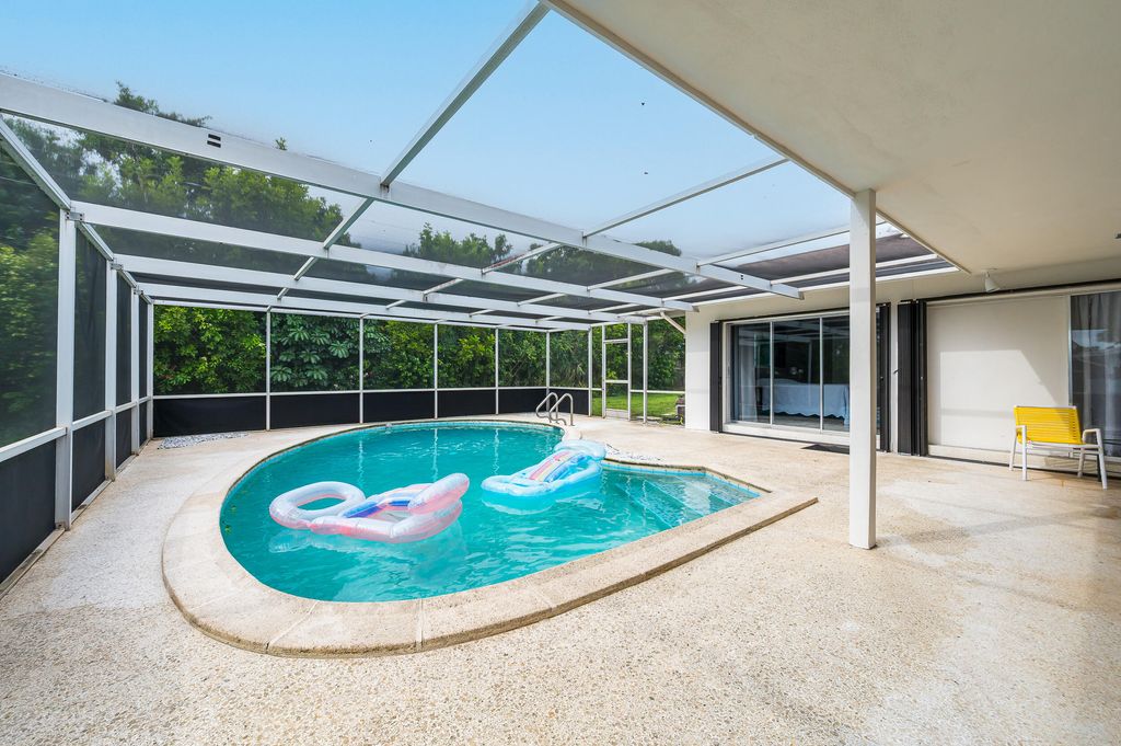 Photo of 326 SW 13th Avenue, Boynton Beach, FL 33435 (MLS # R11125907)