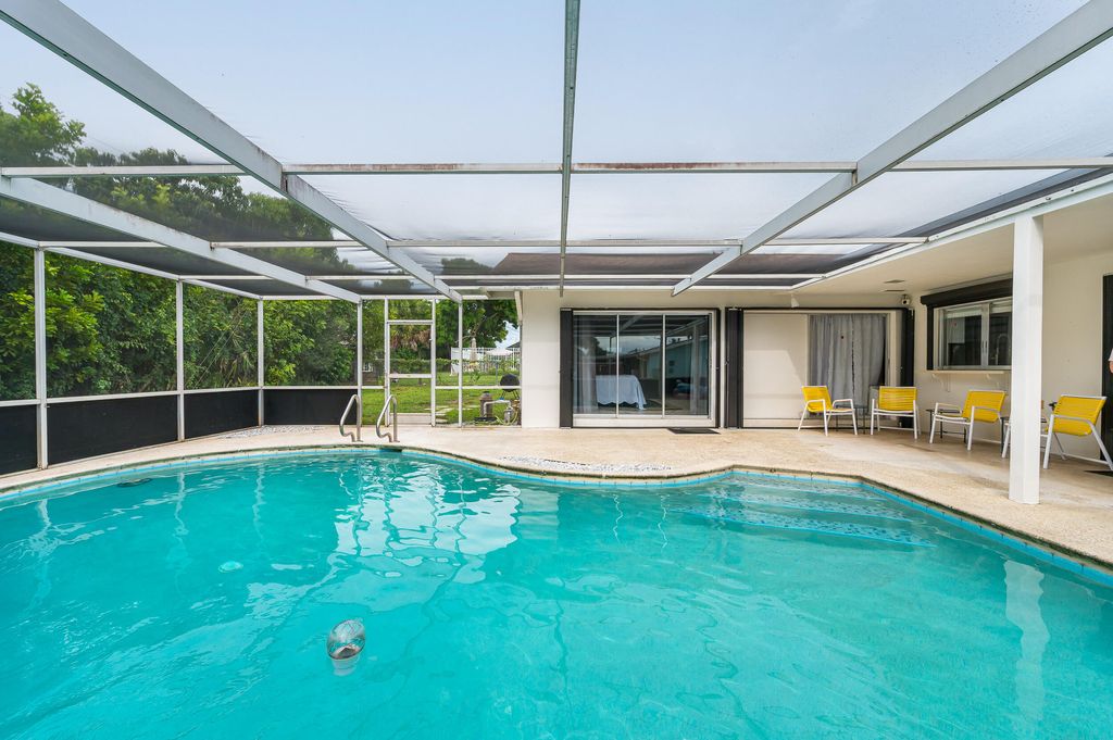 Photo of 326 SW 13th Avenue, Boynton Beach, FL 33435 (MLS # R11125907)