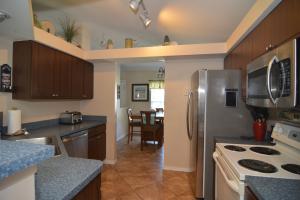 PALM LAKE PARK - Residential