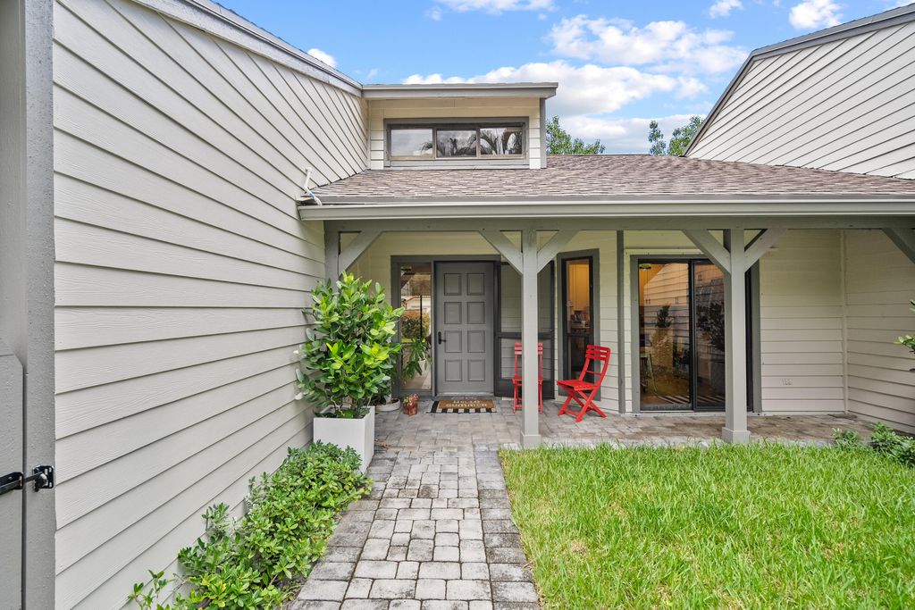 Photo of 13324 Bedford Mews Court, Wellington, FL 33414 (MLS # B26032934)