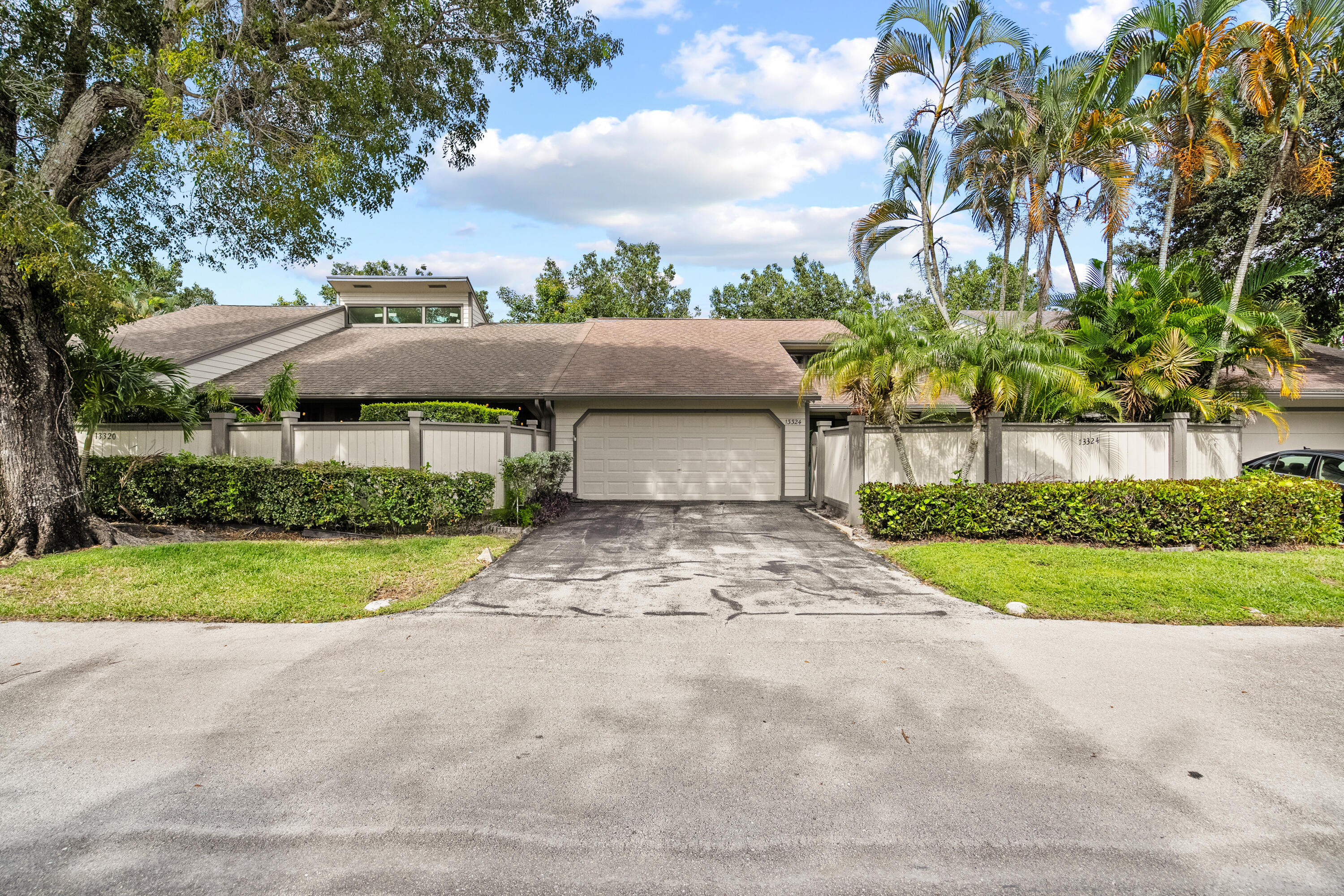 View photos, virtual tours, details... 13324 Bedford Mews Court