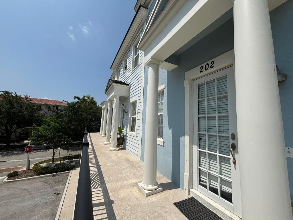 Photo of 221 Greenwich Circle #202, Jupiter, FL 33458 (MLS # R10988580)