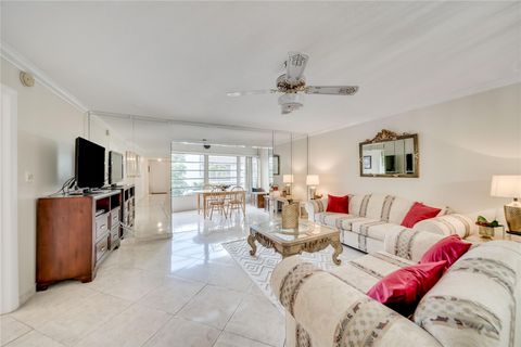 A home in Lauderdale Lakes