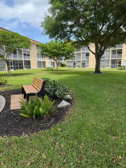 1 bedroom 1.5 bathrooms - 55 + community -Screened Balcony - Elevator in Building, Common areas include: Laundry Room, Clubhouse, Community Pool, Gym and Shuffle Board. Very convenient Location - close to shopping, restaurants-