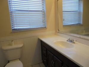 ISLAND HOUSE - Residential Lease